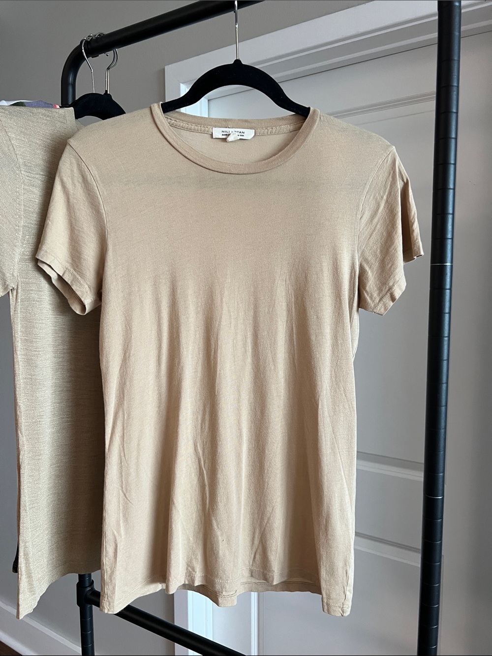 NILI LOTAN Elevated 100% Supima Cotton Short Sleeve Tan Crew Neck Tee size Small